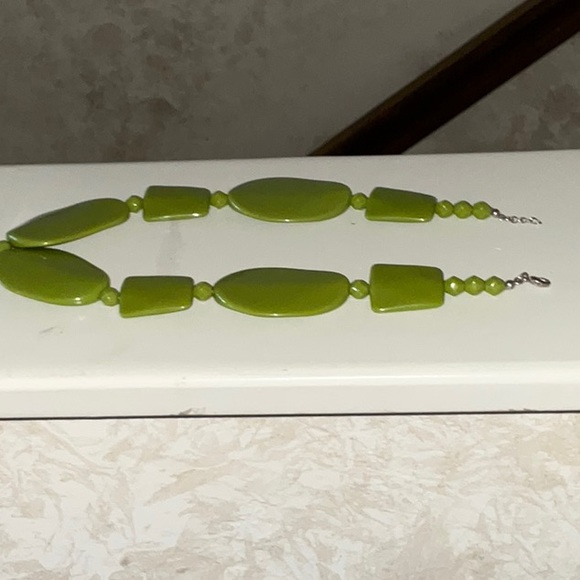 Bold Fashion Costume Necklace Geometric Shapes In A Stunning Green Shade - Picture 16 of 16